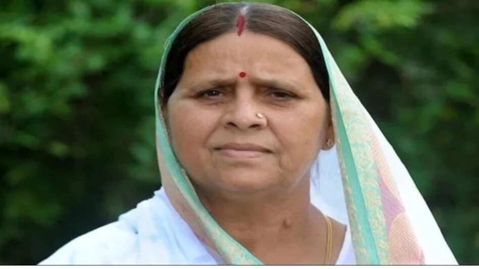 रेलवे जमीन के बदले नौकरी मामला : दिल्ली की अदालत ने राबड़ी देवी और उनकी दो बेटियों को दी जमानत रेलवे जमीन के बदले नौकरी मामला : दिल्ली की अदालत ने राबड़ी देवी और उनकी दो बेटियों को दी जमानत