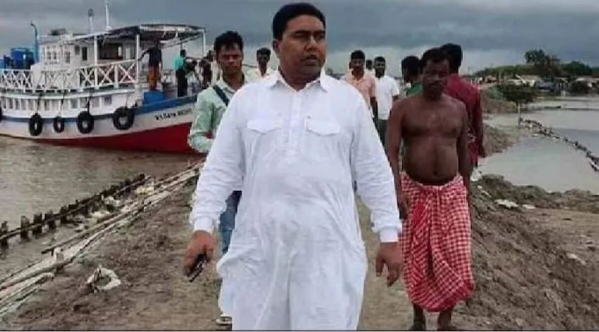 संदेशखाली के 'दादा' शाहजहां शेख को सोते से उठा लाई पुलिस, 57 दिन बाद पकड़ा गया 'शेख' शाहजहां शेख की फरारी खत्म अब मुंह खुलवाने की होगी तैयारी