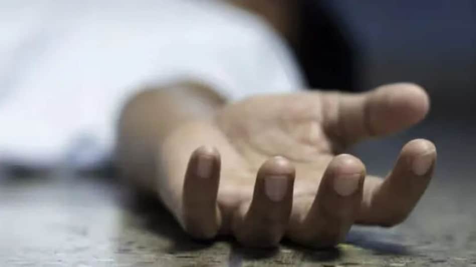 नहाने का वीडियो बनाकर ठेकेदार करता रहा ब्लैकमेल और रेप, रूह कंपाने वाला किस्सा नहाने का वीडियो बनाकर ठेकेदार करता रहा ब्लैकमेल और रेप, रूह कंपाने वाला किस्सा
