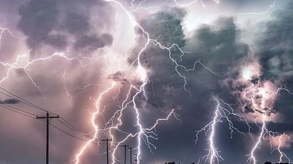 राजस्थान में बरसा आसमानी कहर, आकाशीय बिजली गिरने से दंपति सहित तीन लोगों की मौत, चार लोग झुलसे राजस्थान में बरसा आसमानी कहर, आकाशीय बिजली गिरने से दंपति सहित तीन लोगों की मौत, चार लोग झुलसे