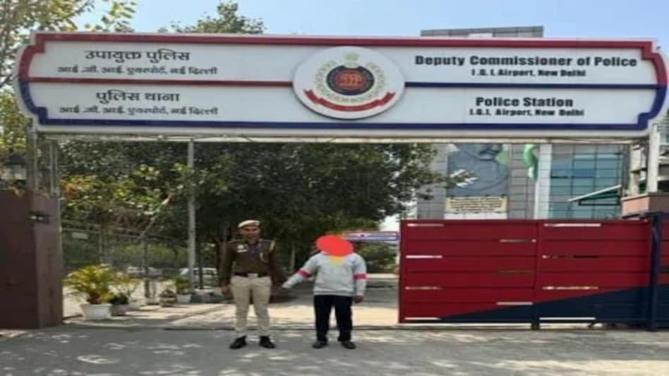 बीवी के सामने पोल खुल जाती, इसलिए साले की फ्लाइट को कैंसल कराने के लिए दी फर्जी बम धमाके की सूचना बीवी के सामने पोल खुल जाती, इसलिए साले की फ्लाइट को कैंसल कराने के लिए दी फर्जी बम धमाके की सूचना