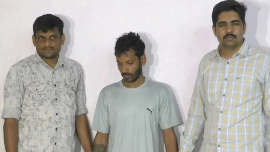 सूरत : गला दबा बीवी को मारा, अस्पताल में बोला बाथरुम में फिसल गई, ऐसे खुल गई कातिल पति की पोल सूरत : गला दबा बीवी को मारा, अस्पताल में बोला बाथरुम में फिसल गई, ऐसे खुल गई कातिल पति की पोल