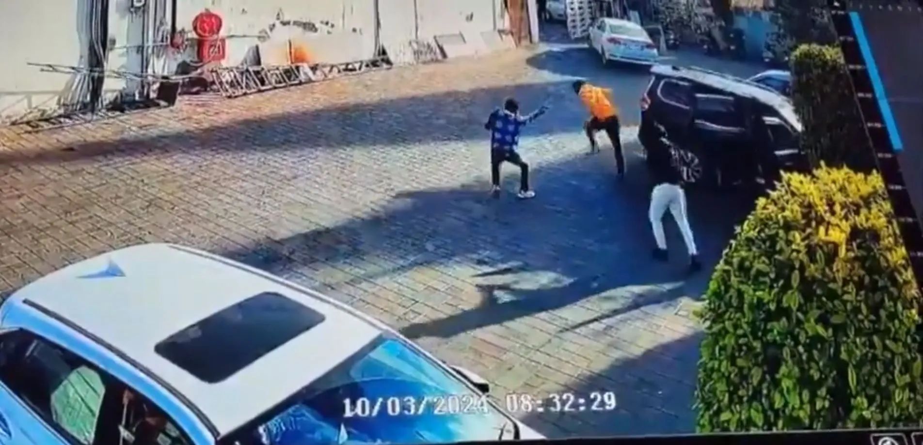 सोनीपत में शराब कारोबारी की हत्या का लाइव VIDEO, एक हत्यारे को दबोचा तो दूसरे ने ताबड़तोड़ गोलियां मारी Crime Tak