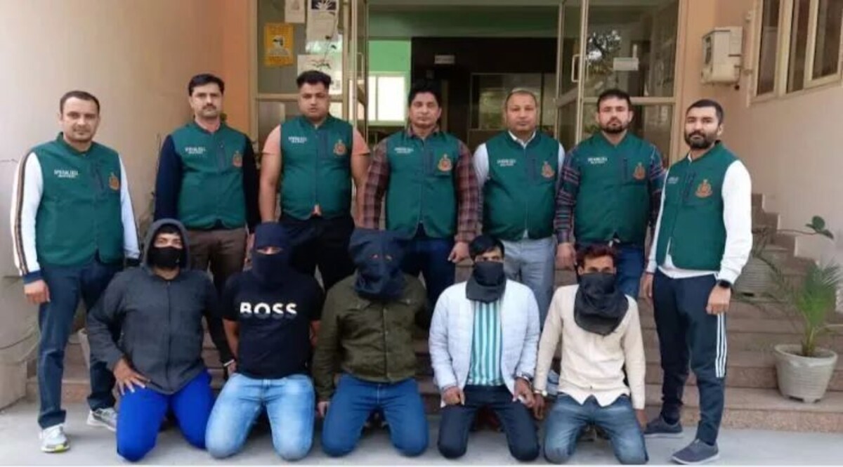 'मिशन मैरिज' के लिए 'बॉस' को 'गैंगवॉर' का गिफ्ट देने की फिराक में लगे काला जठेड़ी के पांच शार्प शूटर धर लिए गए किसी गैंगवॉर की फिराक में लगे काला जठेड़ी के पांच शार्प शूटर