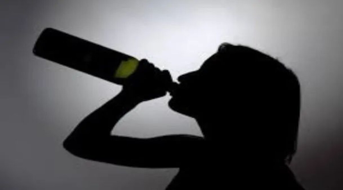 सास शाम को पीती थी शराब, बहू ने नहीं दिया चखना, तो घर में हुई 'महाभारत', तब आई पुलिस सांकेतिक तस्वीर