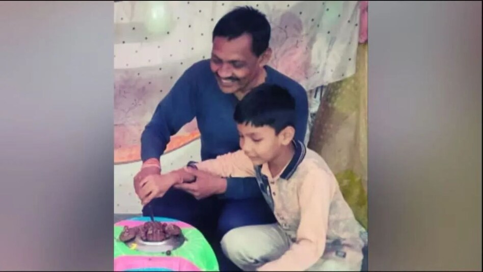 डबल मर्डर : रेलकर्मी की हत्या, फ्रिज में मिली 8 साल के बेटे की लाश, बेटी भी घर से लापता डबल मर्डर : रेलकर्मी की हत्या, फ्रिज में मिली 8 साल के बेटे की लाश, बेटी भी घर से लापता