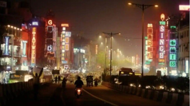 Hotel के कमरे में जबरन घुसी Lady ने पहले कपड़े उतारे फिर तस्वीरें ली, डरावना सच CrimeTak