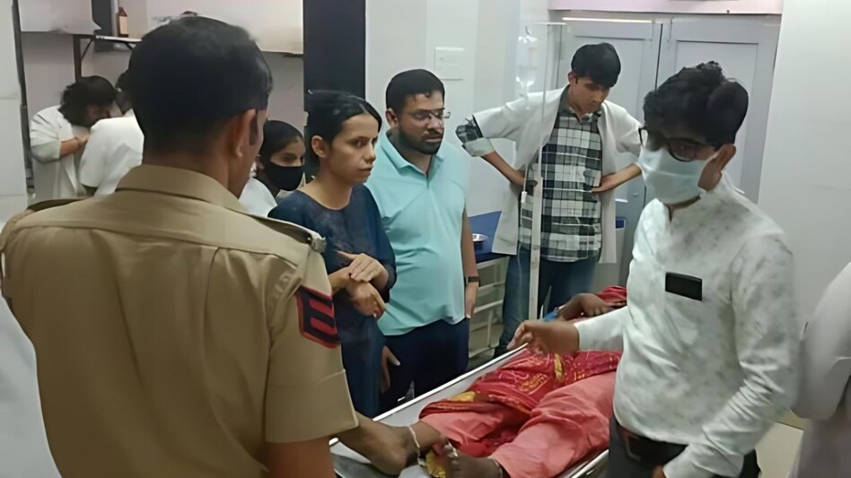 किन्नर से हैवानियत, प्राइवेट पार्ट में लकड़ी ठूसी, मरने के लिए सड़क पर फेंका किन्नर से हैवानियत, प्राइवेट पार्ट में लकड़ी ठूसी, मरने के लिए सड़क पर फेंका