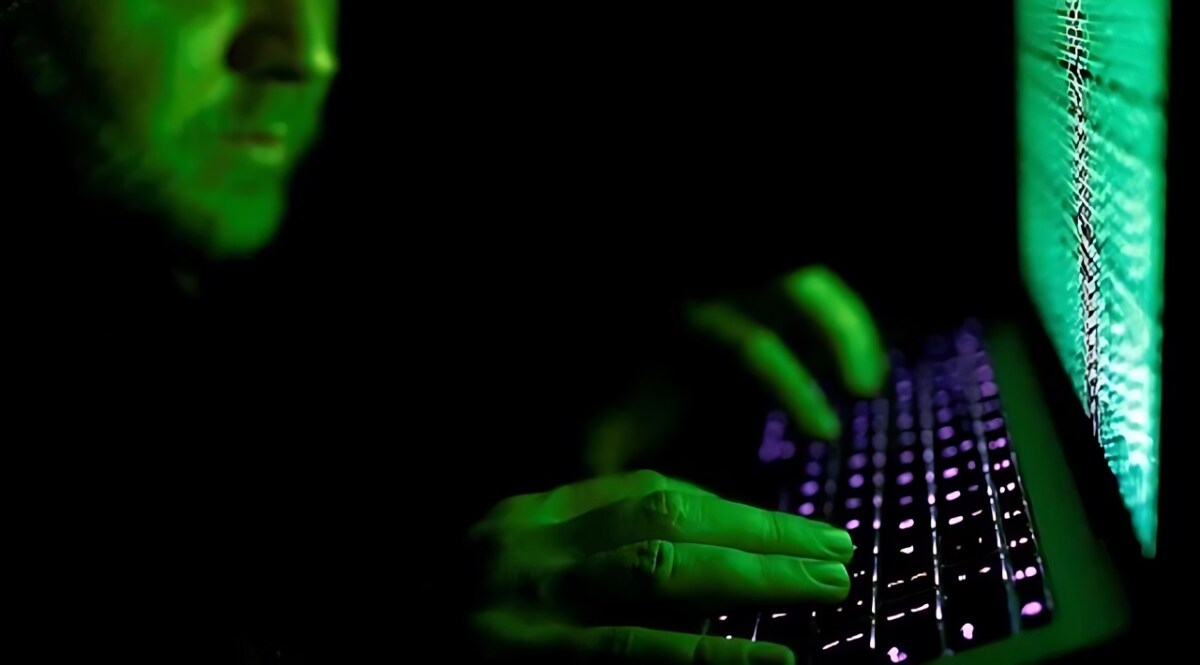 भदोही के डीएम के नाम पर फेसबुक से पैसों की वसूली, जिलाधिकारी के नाम का खाता बनाकर ठगी का खुलासा CrimeTak