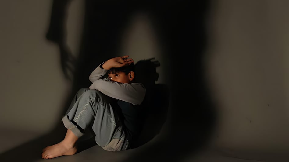 उज्जैन के महाकाल इलाके के आश्रम में बच्चों का यौन शोषण, आचार्यों के बेडरुम में होता था ये गंदा काम! उज्जैन के महाकाल इलाके के आश्रम में बच्चों का यौन शोषण, आचार्यों के बेडरुम में होता था ये गंदा काम!