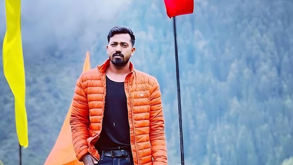 जिम में एक्सरसाइज के दौरान युवक ने दम तोड़ा, देखें CCTV फुटेज जिम में एक्सरसाइज के दौरान युवक ने दम तोड़ा, देखें CCTV फुटेज