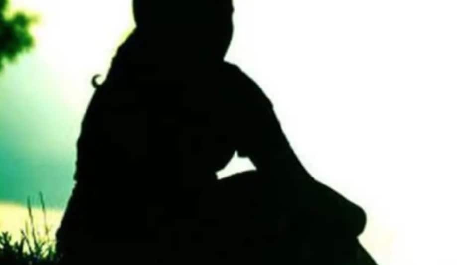 एक ओर मां कि चिता जल रही थी दूसरी ओर बेटा कर रहा था नाबालिग भांजी से बलात्कार एक ओर मां कि चिता जल रही थी दूसरी ओर बेटा कर रहा था नाबालिग भांजी से बलात्कार