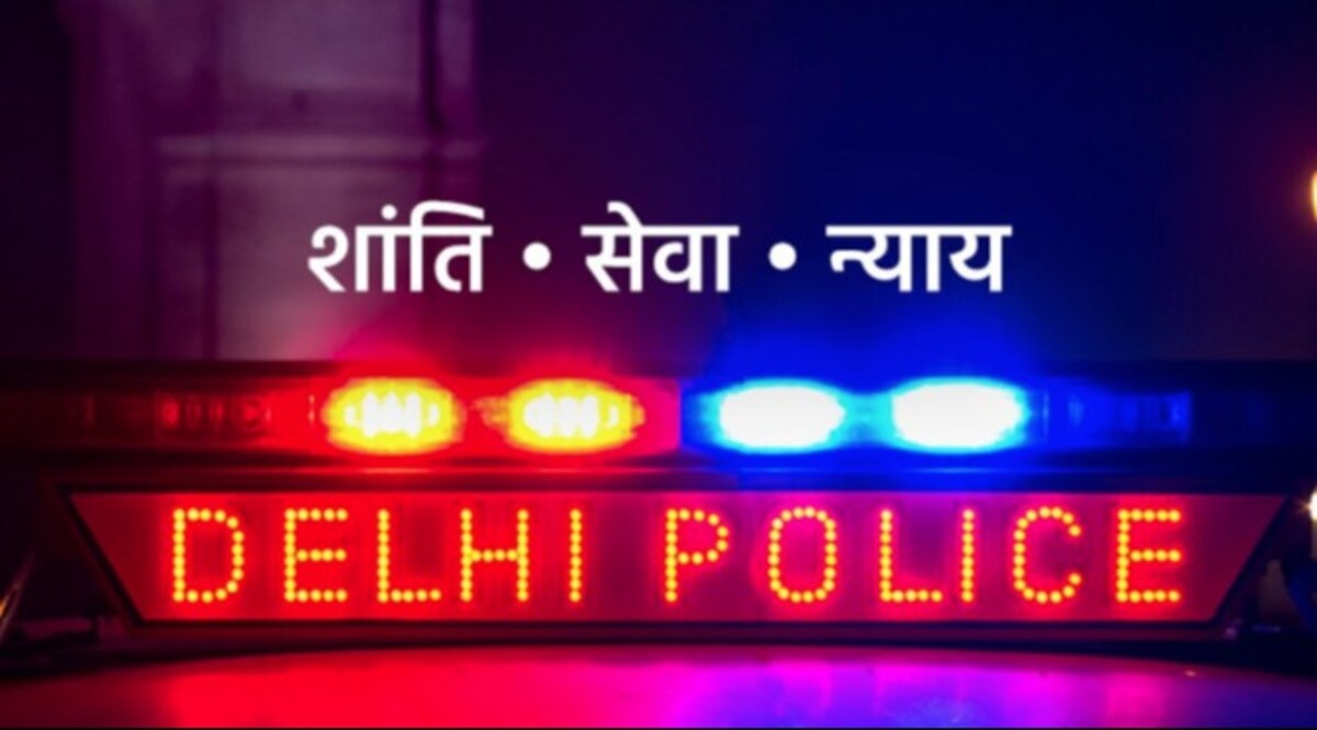 दिल्ली पुलिस के ASI ने महिला का हाथ मरोड़कर छीना मोबाइल, दी गालियां CrimeTak