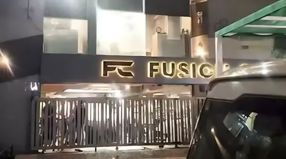 5 करोड़ की रंगदारी के लिए कार शोरूम पर ताबड़तोड़ फायरिंग, लॉरेंस गैंग से गैंगवॉर की सुगबुगाहट CrimeTak