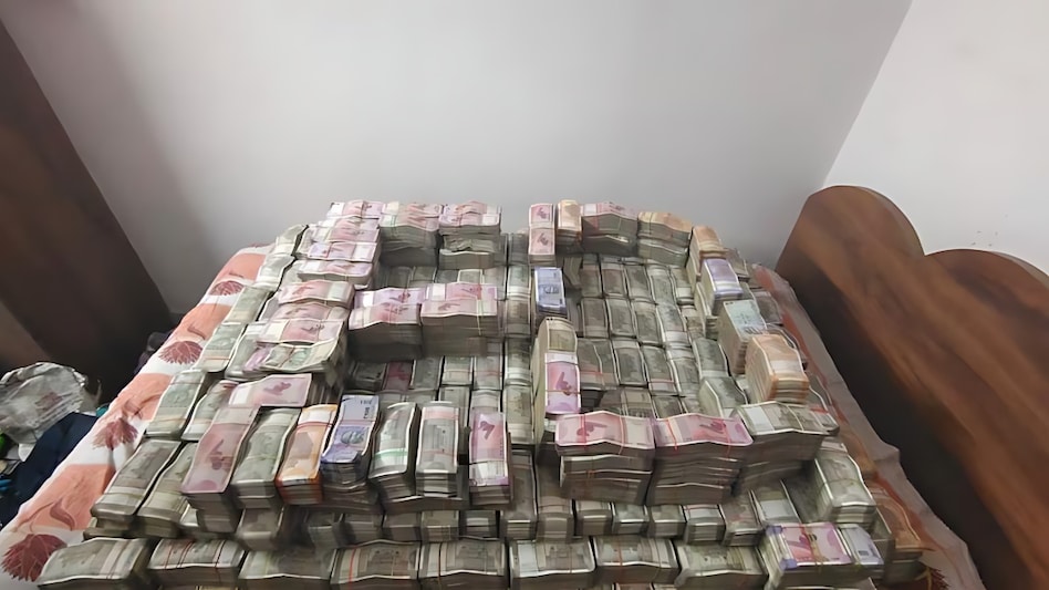 Video: झारखंड कैश कांड में अब तक 38 करोड़ बरामद! नौकर और पीएस गिरफ्तार, क्या ईडी मंत्री आलमगीर को करेगी गिरफ्तार? Video: झारखंड कैश कांड में अब तक 38 करोड़ बरामद! नौकर और पीएस गिरफ्तार, क्या ईडी मंत्री आलमगीर को करेगी गिरफ्तार?