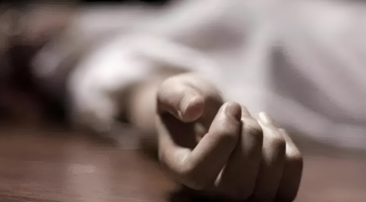 बिल चुकाने के पैसे न थे तो इस पति ने अस्पताल में एडमिट बीवी का गला दबा दिया CrimeTak
