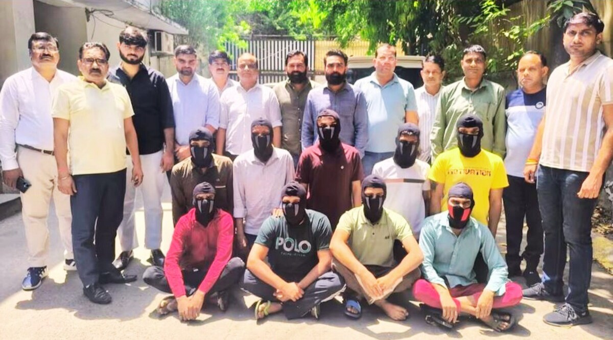 गोल्डी बराड़ और लारेंस बिश्ननोई सिंडिकेट पर दिल्ली पुलिस का बड़ा एक्शन, देश के 7 राज्यों से 9 शूटर गिरफ्तार, हथियार बरामद CrimeTak