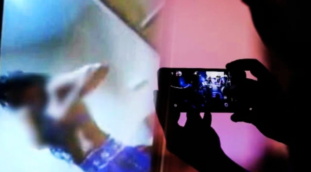 गर्लफ्रेंड ने ब्वॉयफ्रेंड को भेजी लड़कियों की 900 न्यूड तस्वीरें, हॉस्टल में बनाती थी वीडियो: पुणे की यूनिवर्सिटी में न्यूड एमएमएस कांड! CrimeTak