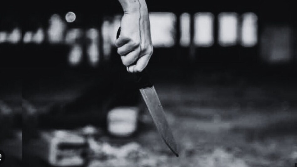 जालना में रेस्टोरेंट मालिक ने की महिला की हत्या, महिला ने नौकरी छोड़ी तो मालिक ने घर में घुसकर चाकू से गोद डाला जालना में रेस्टोरेंट मालिक ने की महिला की हत्या, महिला ने नौकरी छोड़ी तो मालिक ने घर में घुसकर चाकू से गोद डाला