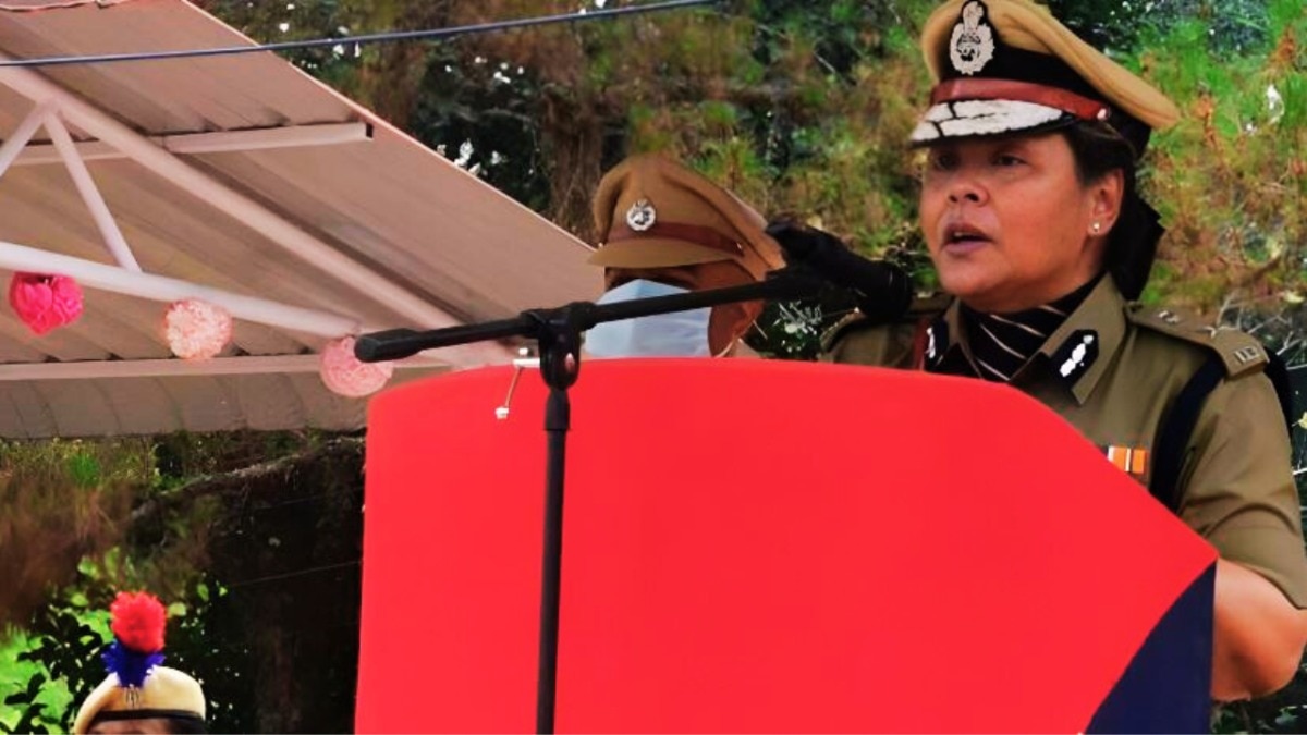आदीवासी महिला नोंगरांग बनीं मेघालय की पहली महिला पुलिस प्रमुख CrimeTak