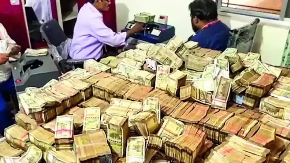 अब होगी मंत्री आलमगीर आलम से पूछताछ, मंत्री साहब पहुंचे ईडी दफ्तर अब होगी मंत्री आलमगीर आलम से पूछताछ, मंत्री साहब पहुंचे ईडी दफ्तर