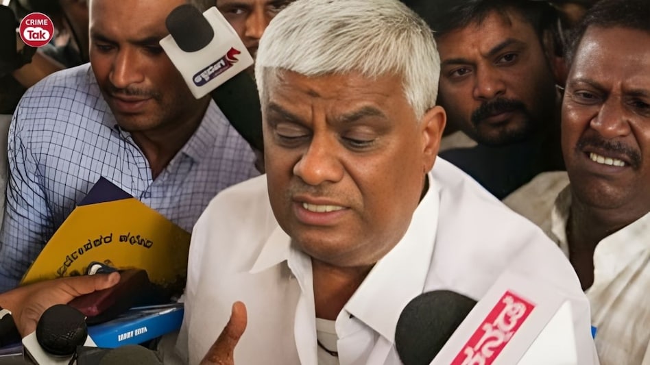 यौन उत्पीड़न के आरोपी पिता HD रेवन्ना को मिली जमानत, कहां गायब है सांसद बेटा प्रज्वल रेवन्ना? यौन उत्पीड़न के आरोपी पिता HD रेवन्ना को मिली जमानत, कहां गायब है सांसद बेटा प्रज्वल रेवन्ना?