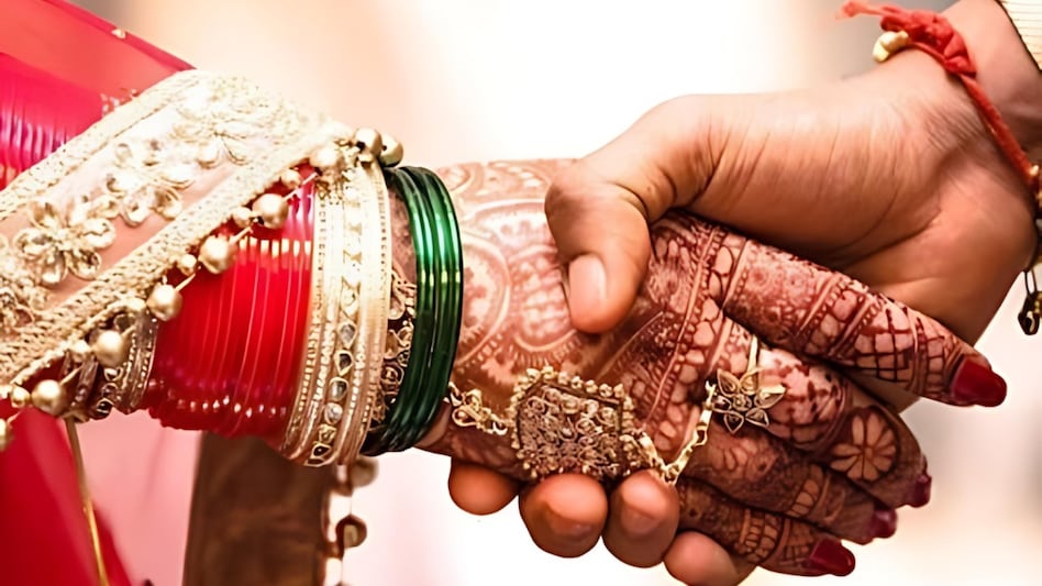 30 साल पहले मर चुकी बेटी के लिए मरा हुआ दूल्हा ढूंढ रहा परिवार... ये कहानी रोंगटे खड़े कर देगी! 30 साल पहले मर चुकी बेटी के लिए मरा हुआ दूल्हा ढूंढ रहा परिवार... ये कहानी रोंगटे खड़े कर देगी!