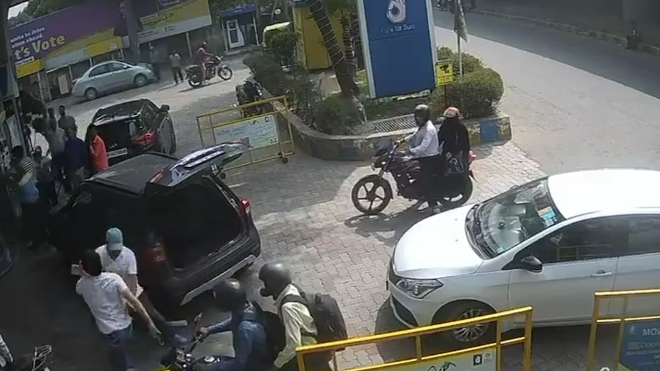 आप विधायक अमानतुल्ला खान और उसका बेटा गायब, नोएडा पुलिस बैरंग लौटी आप विधायक अमानतुल्ला खान और उसका बेटा गायब, नोएडा पुलिस बैरंग लौटी