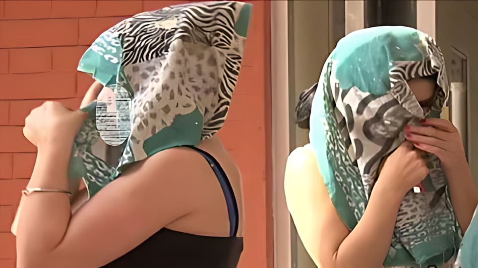 ढाबे में खाने के साथ मेनू में मिल रही थी लड़कियां, फोटो से तय हो रही कीमत, ग्राहक बनकर पहुंची पुलिस ने लड़कों के साथ पकड़ी 3 युवती ढाबे में खाने के साथ मेनू में मिल रही थी लड़कियां, फोटो से तय हो रही कीमत, ग्राहक बनकर पहुंची पुलिस ने लड़कों के साथ पकड़ी 3 युवती