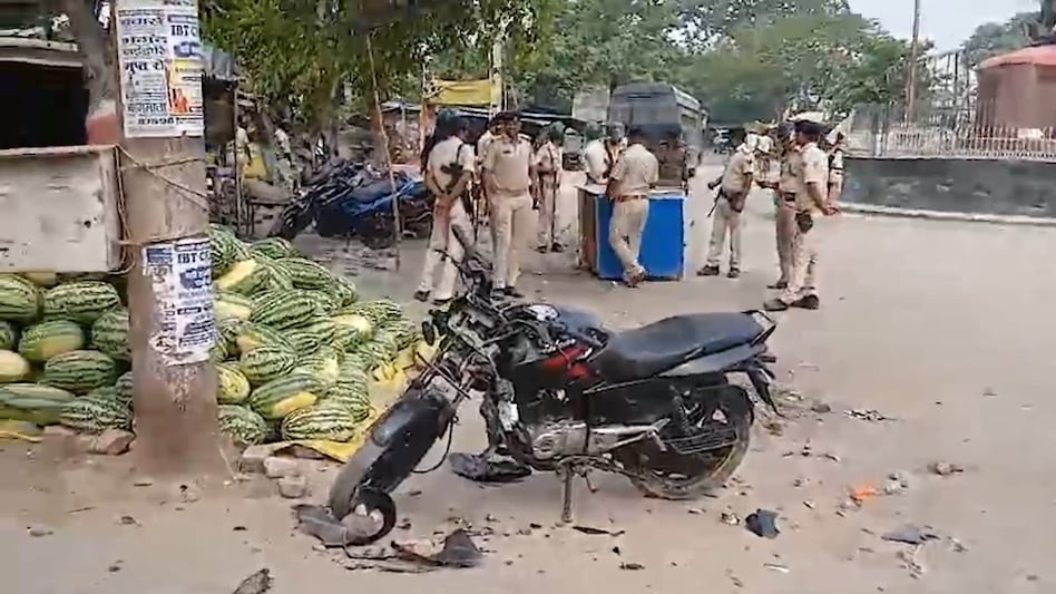 बिहार के सारण में चुनाव के बाद हुई जबरदस्त हिंसा, गोलीबारी में एक की मौत! बिहार के सारण में चुनाव के बाद हुई जबरदस्त हिंसा, गोलीबारी में एक की मौत!