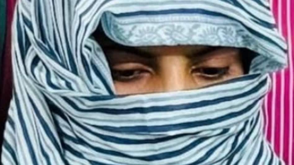 दिल्ली पुलिस ने पकड़ी 'लेडी डॉन कैली', अपने बॉयफ्रेंड के साथ मिलकर किया था मर्डर दिल्ली पुलिस ने पकड़ी 'लेडी डॉन कैली', अपने बॉयफ्रेंड के साथ मिलकर किया था मर्डर