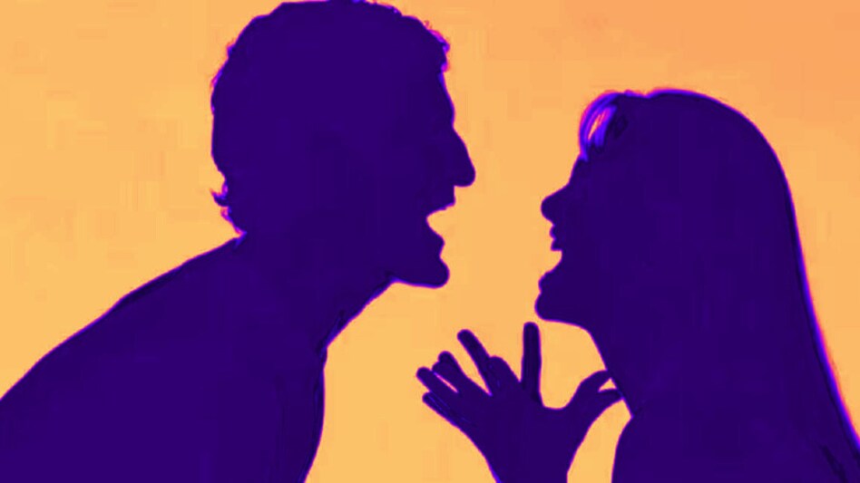 पति ने पत्नी से छीना मोबाइल, गुस्से में तमतमाई पत्नी ने पति को किया बेहोश, लगाया बिजली का करंट और फिर... पति ने पत्नी से छीना मोबाइल, गुस्से में तमतमाई पत्नी ने पति को किया बेहोश, लगाया बिजली का करंट और फिर...