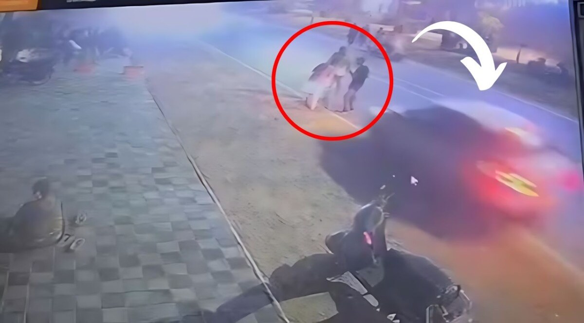 Video: रात को टहलने निकला था परिवार, कार चालक ने बुरी तरह कुचला, खौफनाक घटना CCTV में कैद CrimeTak