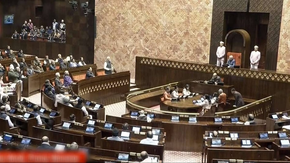 फर्जी आधार कार्ड दिखा कर संसद भवन में घुसने की कर रहे थे कोशिश, पुलिस ने किया गिरफ्तार फर्जी आधार कार्ड दिखा कर संसद भवन में घुसने की कर रहे थे कोशिश, पुलिस ने किया गिरफ्तार