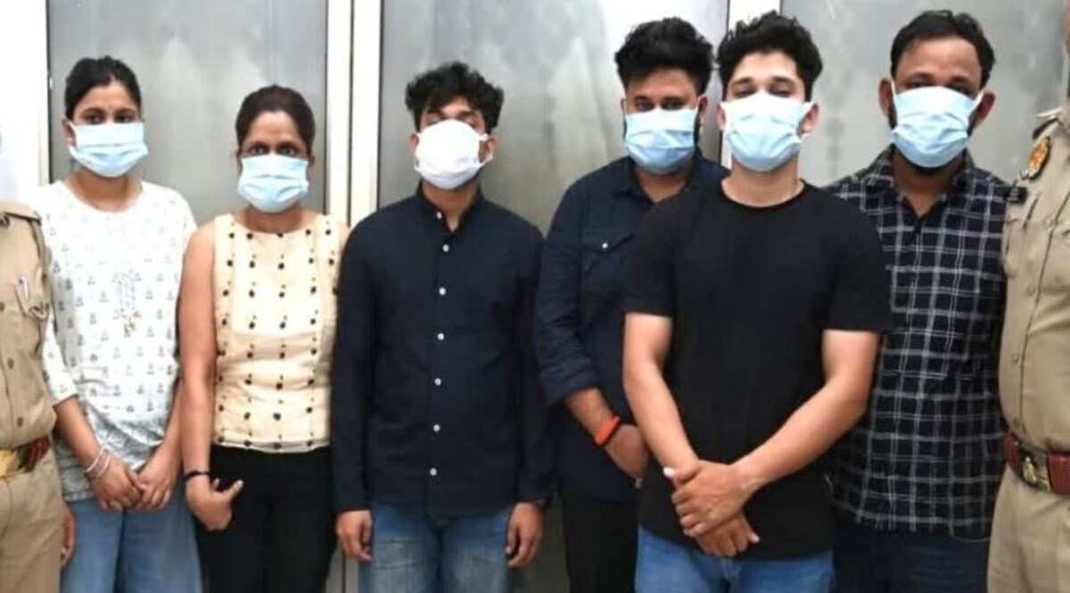 नामी कॉलेजों में एडमिशन दिलाने के नाम पर करोड़ों की ठगी, 500 बच्चों को Social Media पर ढूंढकर बनाया निशाना CrimeTak