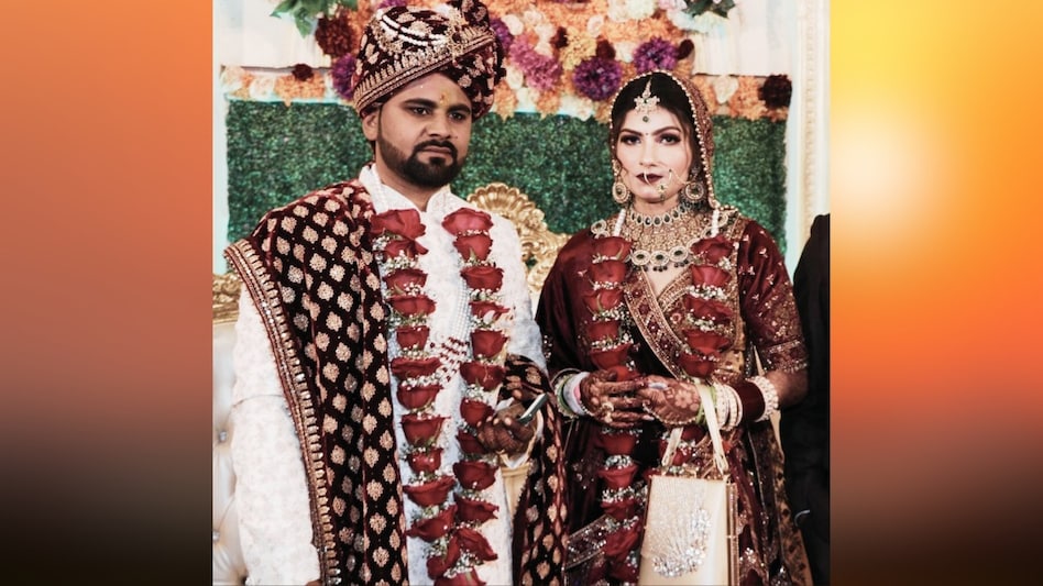 IAS की तैयारी कर रही सिमरन ने लगा ली फांसी, प्रोफेसर से शादी के 4 महीने बाद मौत, सिमरन का सुसाइड नोट रुला देगा! IAS की तैयारी कर रही सिमरन ने लगा ली फांसी, प्रोफेसर से शादी के 4 महीने बाद मौत, सिमरन का सुसाइड नोट रुला देगा!