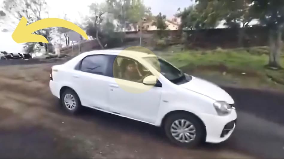 VIDEO: रील बनाने के चक्कर में लड़की ब्रेक लगाना भूली, रिवर्स गेयर में दबाया एक्सलरेटर, खाई में गिरी कार VIDEO: रील बनाने के चक्कर में लड़की ब्रेक लगाना भूली, रिवर्स गेयर में दबाया एक्सलरेटर, खाई में गिरी कार