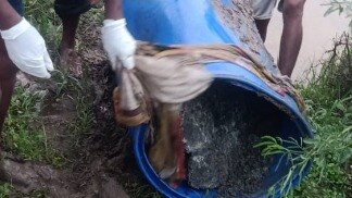 पोस्टमार्टम हाउस में ड्रम में मौजूद महिला की लाश को कटर से काट कर निकाला, फिर हुआ पोस्टमार्टम! पोस्टमार्टम हाउस में ड्रम में मौजूद महिला की लाश को कटर से काट कर निकाला, फिर हुआ पोस्टमार्टम!