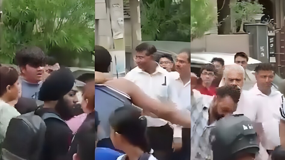 दिल्ली में 11वीं क्लास के स्टूडेंट को स्कूल के बाहर बाउंसरों ने पीटा! देखें वीडियो दिल्ली में 11वीं क्लास के स्टूडेंट को स्कूल के बाहर बाउंसरों ने पीटा! देखें वीडियो