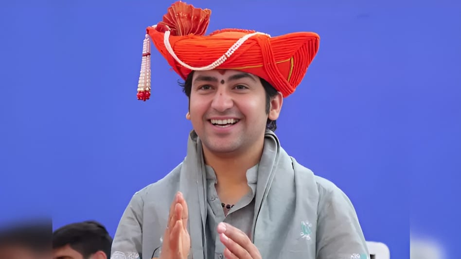 बाबा बागेश्वर आए 'Alert Mode' पर, हाथरस के हादसे के बाद दी भक्तों को हिदायत, Five Point में लपेटा 'बाबा भोले' को बाबा बागेश्वर आए 'Alert Mode' पर, हाथरस के हादसे के बाद दी भक्तों को हिदायत, Five Point में लपेटा 'बाबा भोले' को