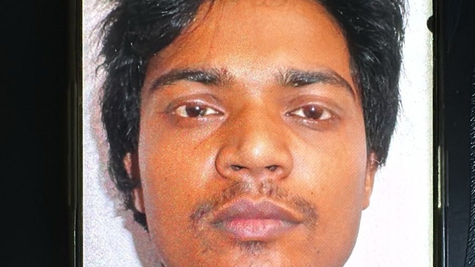 NEET Paper Leak का सरगना राकेश रंजन गिरफ्तार, 10 दिन की मिली रिमांड NEET Paper Leak का सरगना राकेश रंजन गिरफ्तार, 10 दिन की मिली रिमांड