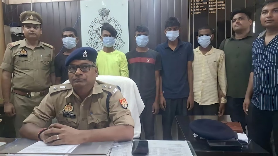 प्रिंसिपल ने मारा थप्पड़, 3 साल बाद बनाई 900 लोगों की गैंग, फिर ऐसे चुकता किया प्रिंसिपल से एक ‘थप्पड़’ का हिसाब प्रिंसिपल ने मारा थप्पड़, 3 साल बाद बनाई 900 लोगों की गैंग, फिर ऐसे चुकता किया प्रिंसिपल से एक ‘थप्पड़’ का हिसाब