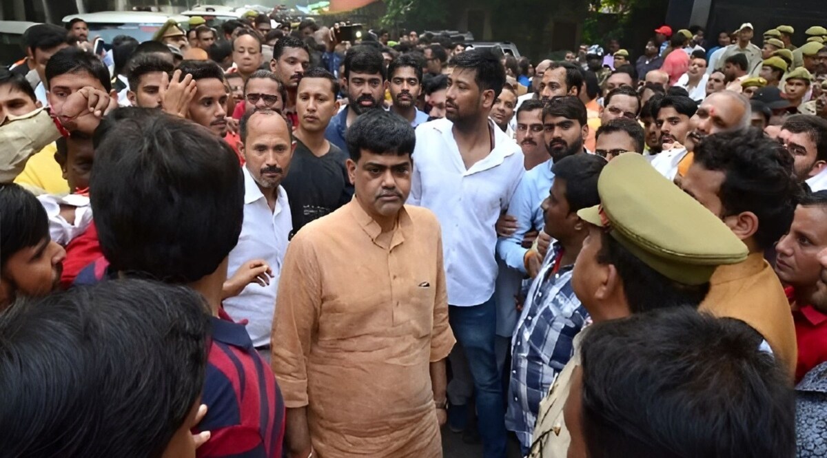 जिस पूर्व विधायक पर था तिहरे हत्याकांड का इल्जाम, उसकी सजा की गई कम! पूर्व विधायक उदयभान करवरिया की होगी रिहाई! CrimeTak