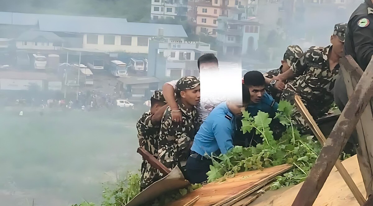 LIVE VIDEO: प्लेन क्रैश में जिंदा बचा सिर्फ पायलट, नेपाल सौर्य एयरलाइंस हादसे में बाकी सभी 18 यात्रियों की मौत CrimeTak