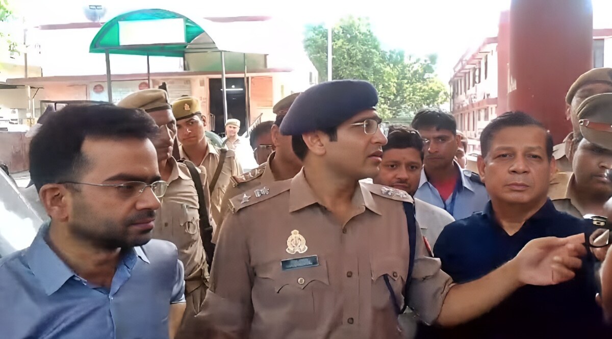 'आधे घंटे में BIKE नहीं मिली तो SUSPEND कर दूंगा', पति पत्नी की शिकायत सुनकर दारोगा पर भड़के SP, Video Viral CrimeTak