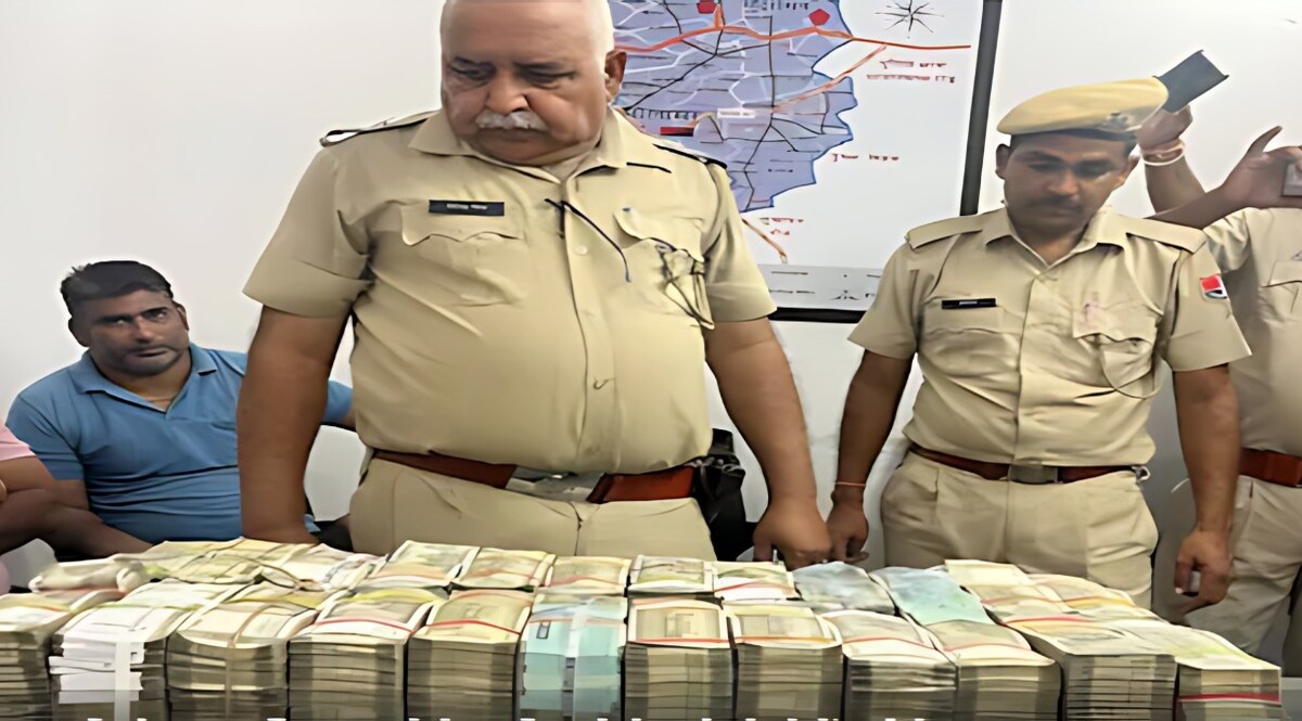 गजब है चोरी का ये केस, नोटों की गड्डियों से भर गई थानेदार की मेज, पुलिस ने 12.50 लाख रुपये के लिए मारा छापा, बटोर लाई 1.20 करोड़ रुपये CrimeTak