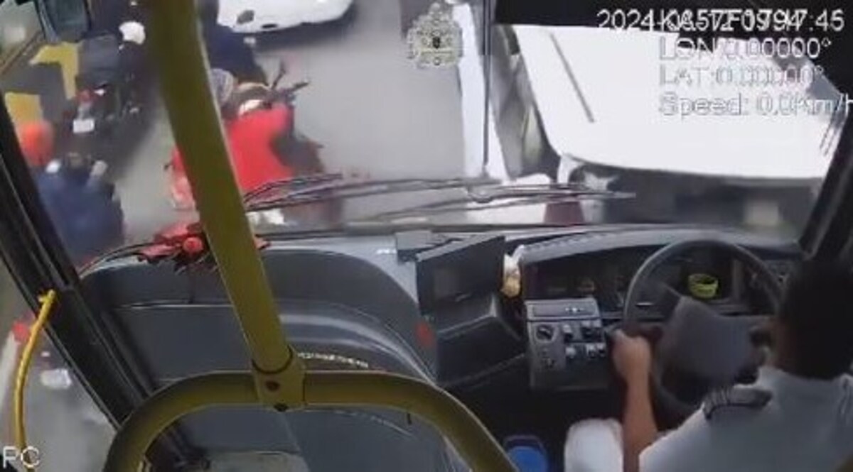 Video: बेंगलुरु में वॉल्वो बस ने मचाया कोहराम, बस ने कई वाहनों को टक्कर मारी, दो घायल, Video देखकर सन्न रह जाएंगे CrimeTak