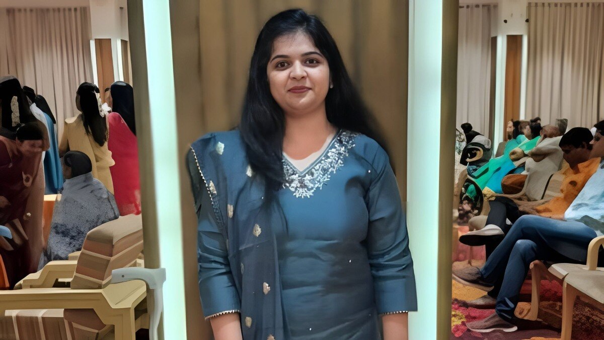 राखी के लिए घर लौट रही थी रक्षिता, बीच में रूककर मांगा पेट्रोल, फिर हाईवे पर खुद को लगा ली आग, वजह जानकर हो जाएंगे हैरान राखी के लिए घर लौट रही थी रक्षिता, बीच में रूककर मांगा पेट्रोल, फिर हाईवे पर खुद को लगा ली आग, वजह जानकर हो जाएंगे हैरान