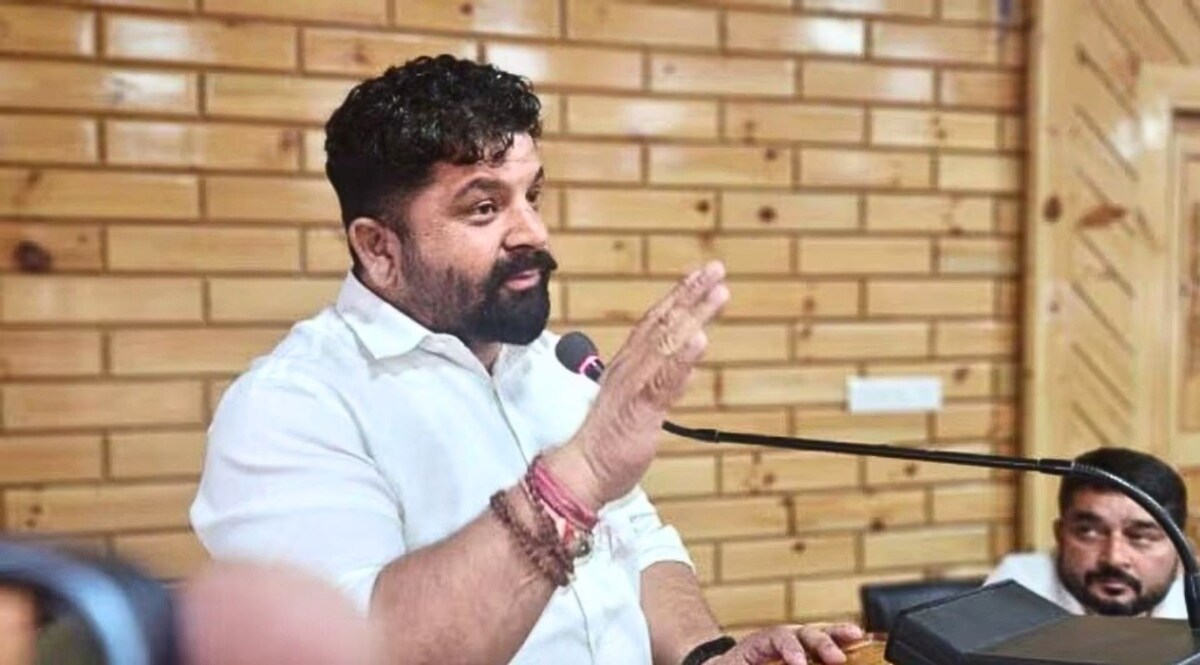 'वो मुझसे न्यूड तस्वीरें मांग रहे हैं', BJP MLA ने बूथ अध्यक्ष की बेटी से न्यूड फोटो मांगी, अब पलटी युवती CrimeTak