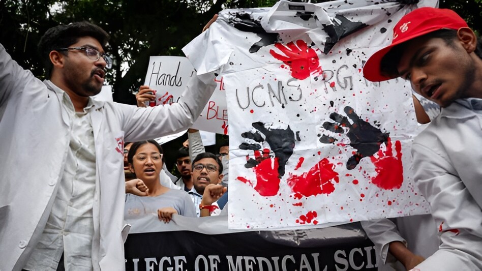 Kolkata Case में आया जबरदस्त Twist, सुप्रीम कोर्ट में उठा सवाल, पोस्टमॉर्टम से पहले क्यों नहीं दर्ज की FIR? Kolkata Case में आया जबरदस्त Twist, सुप्रीम कोर्ट में उठा सवाल, पोस्टमॉर्टम से पहले क्यों नहीं दर्ज की FIR?